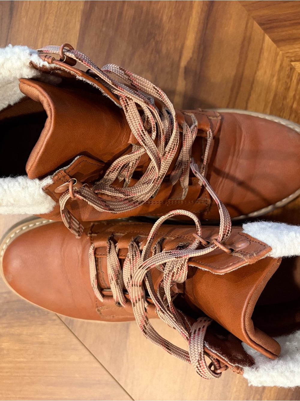 Time and Tru Chestnut Brown Lace-Up Shearling Collar Boots